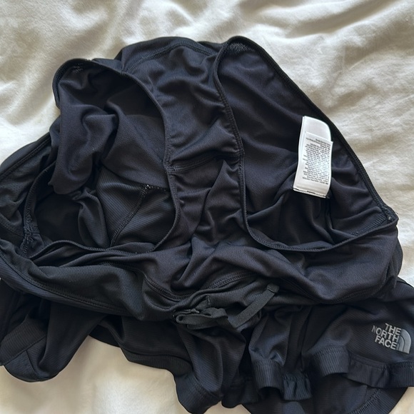 North Face Women’s shorts large - Picture 6 of 6